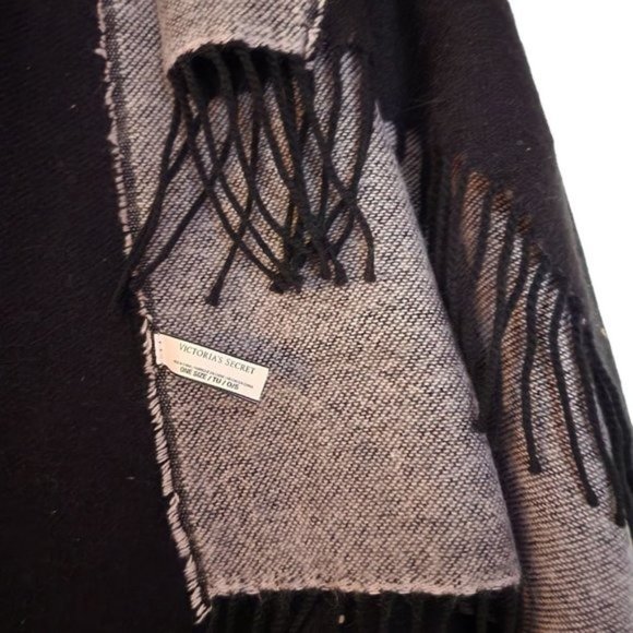 Victorias Secret Pink & Black Tattered‎ Ends One Size Throw & Decorative Blanket - Picture 9 of 11